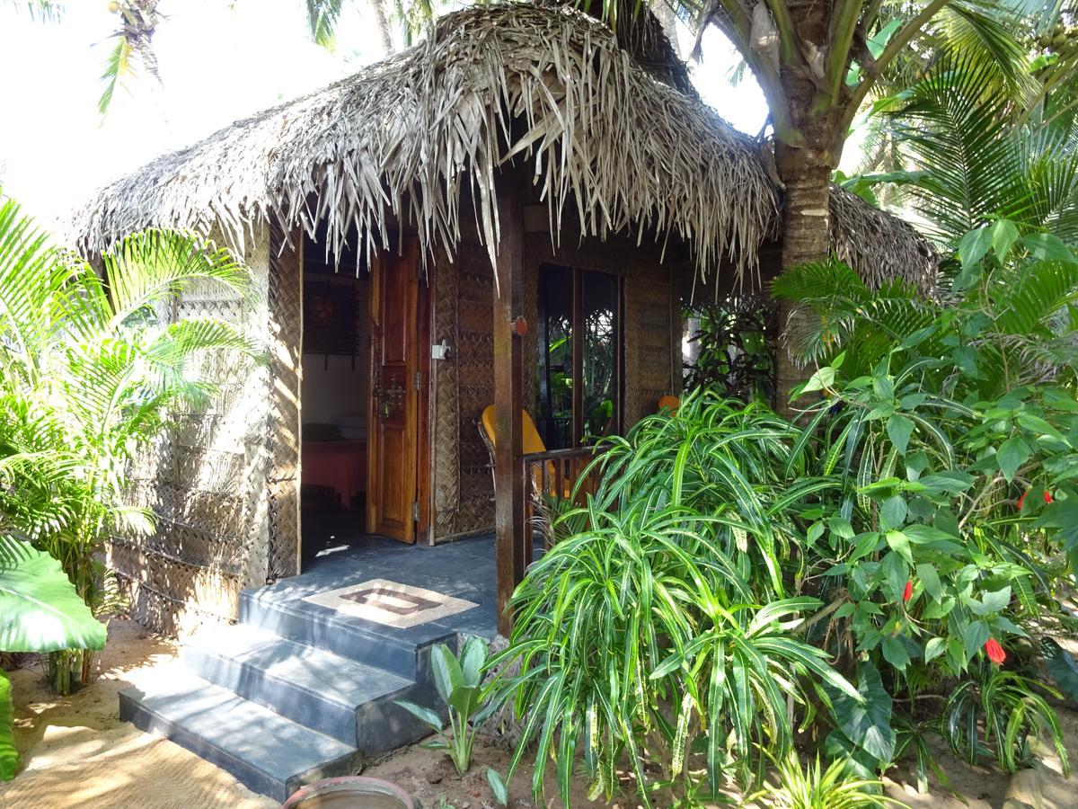 Agonda White Sand Hotel ภายนอก รูปภาพ